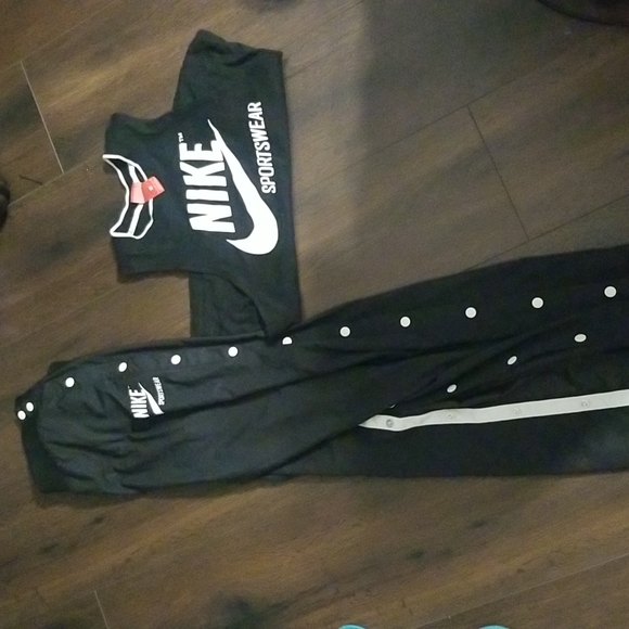 Clothes - Picture 4 of 4